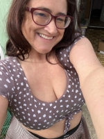 Juicy MILF 411